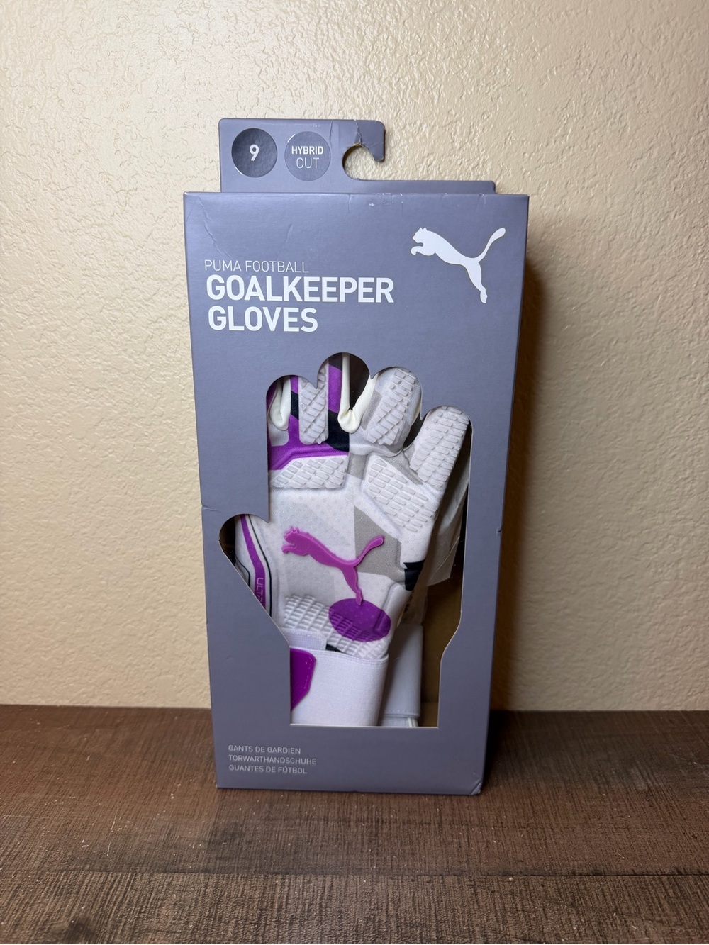 Puma Future Pro Hybrid Cut Goalkeeper Gloves. 
- Size 9 Adult.